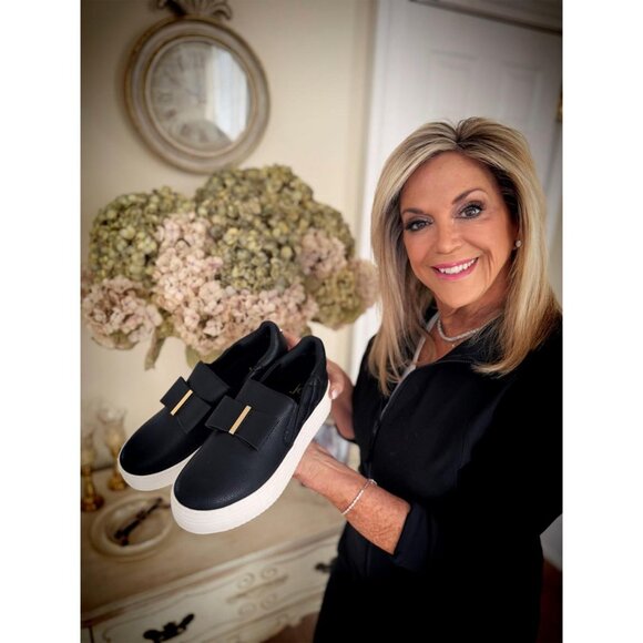 Joy 8.5 WIDE Silver quilted leather platform flats with Bow Accent ortho insole - Picture 16 of 16